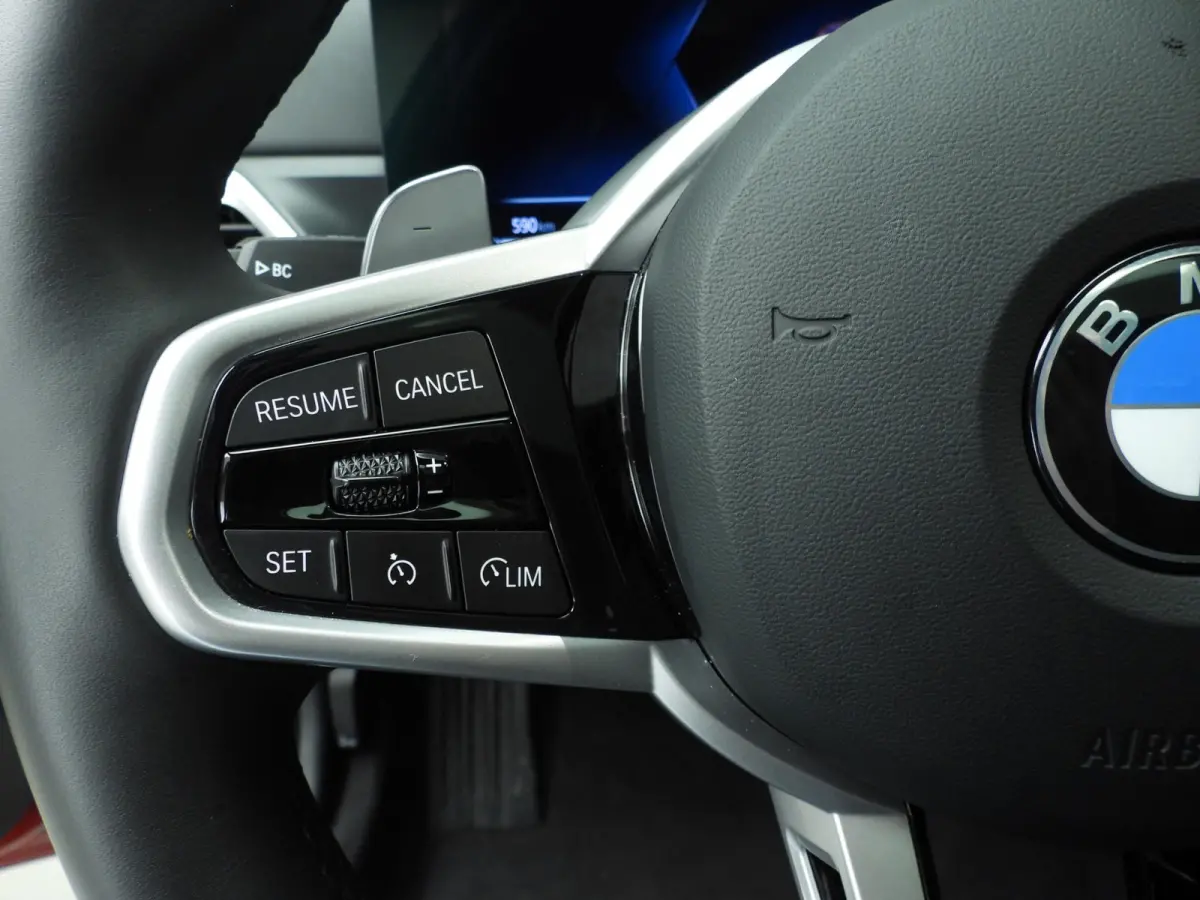 318i | M-Sportpakket | LED | Navigatie | Schuifdak | Trekhaak | Stoelverwarming | DAB | Alu 18 inch