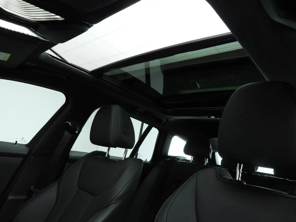 318i | M-Sportpakket | LED | Navigatie | Schuifdak | Trekhaak | Stoelverwarming | DAB | Alu 18 inch