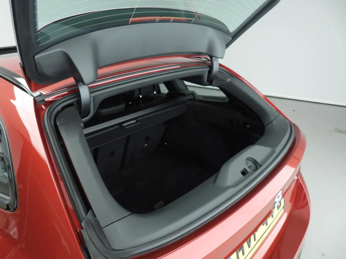 318i | M-Sportpakket | LED | Navigatie | Schuifdak | Trekhaak | Stoelverwarming | DAB | Alu 18 inch