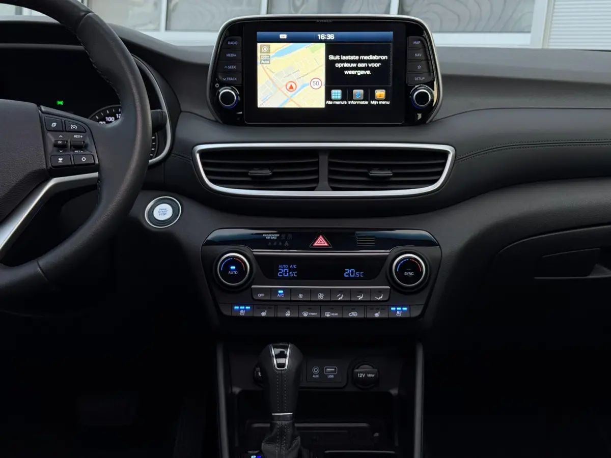 1.6 T-GDI PREMIUM / TREKHAAK / CARPLAY / PANO / 360 CAMERA / DODEHOEK / STOELVERKOELING + VERW / ELEK STOELEN /