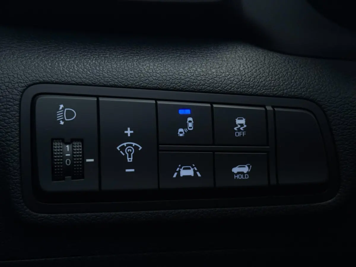 1.6 T-GDI PREMIUM / TREKHAAK / CARPLAY / PANO / 360 CAMERA / DODEHOEK / STOELVERKOELING + VERW / ELEK STOELEN /