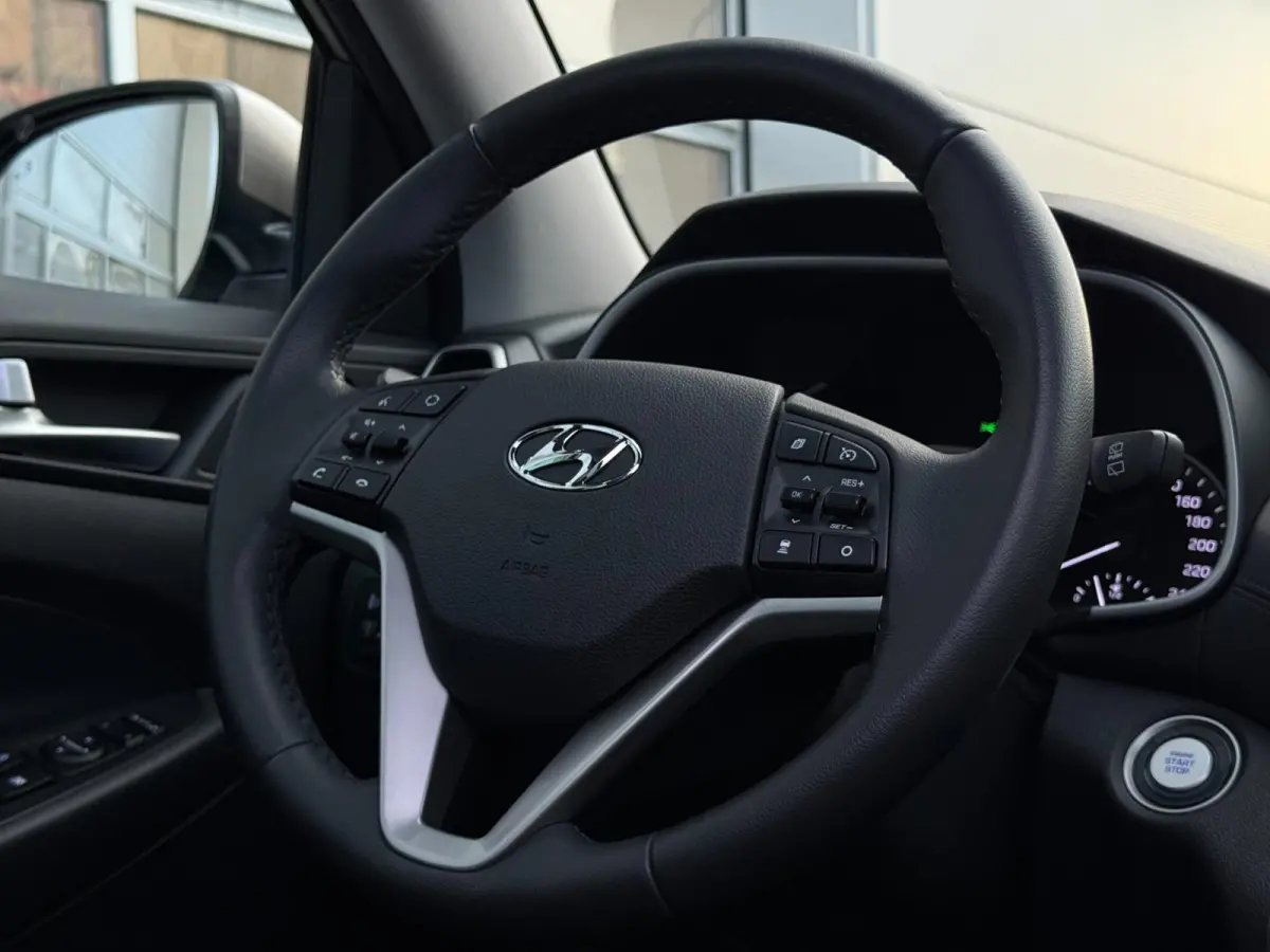1.6 T-GDI PREMIUM / TREKHAAK / CARPLAY / PANO / 360 CAMERA / DODEHOEK / STOELVERKOELING + VERW / ELEK STOELEN /