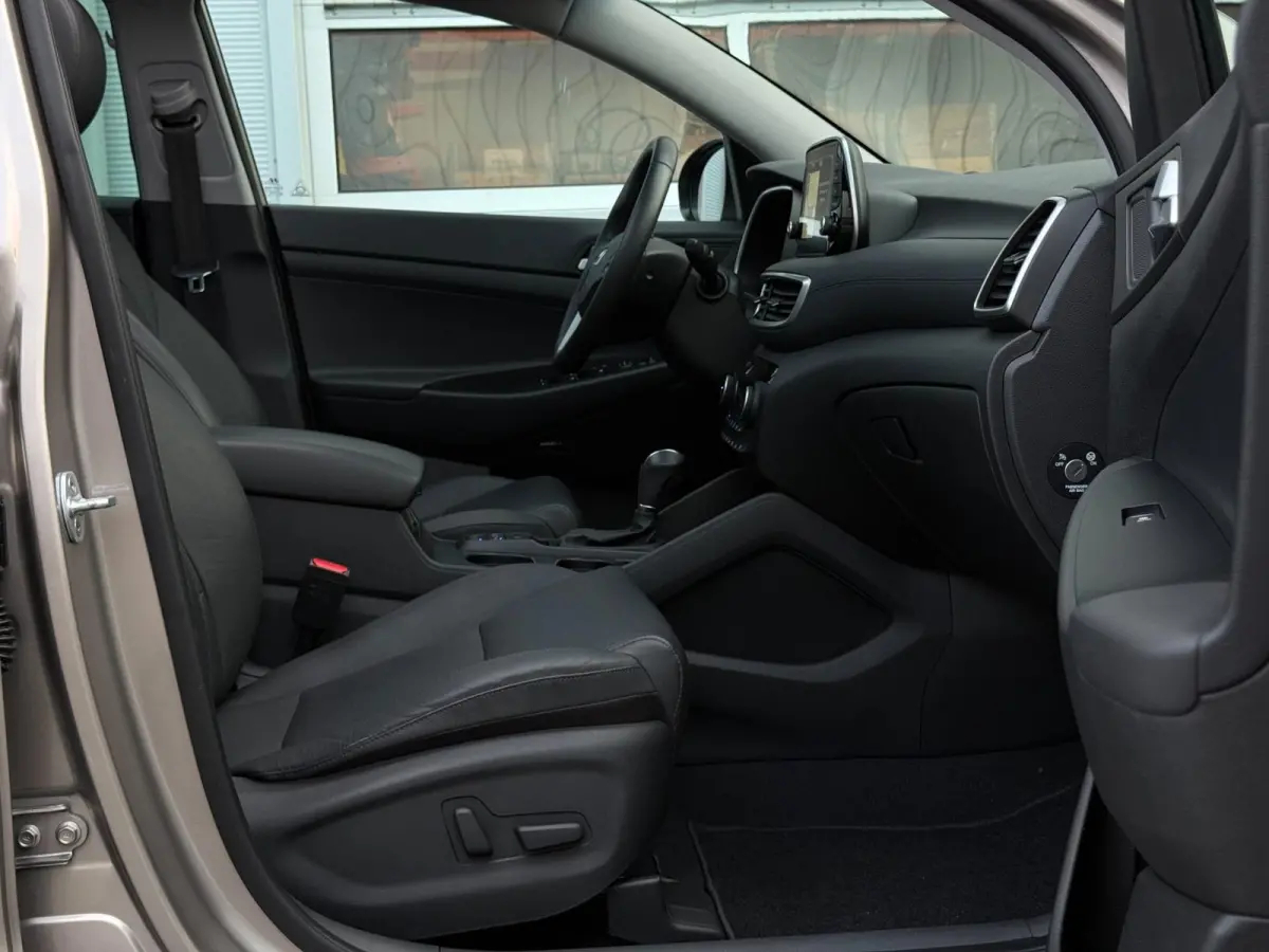 1.6 T-GDI PREMIUM / TREKHAAK / CARPLAY / PANO / 360 CAMERA / DODEHOEK / STOELVERKOELING + VERW / ELEK STOELEN /
