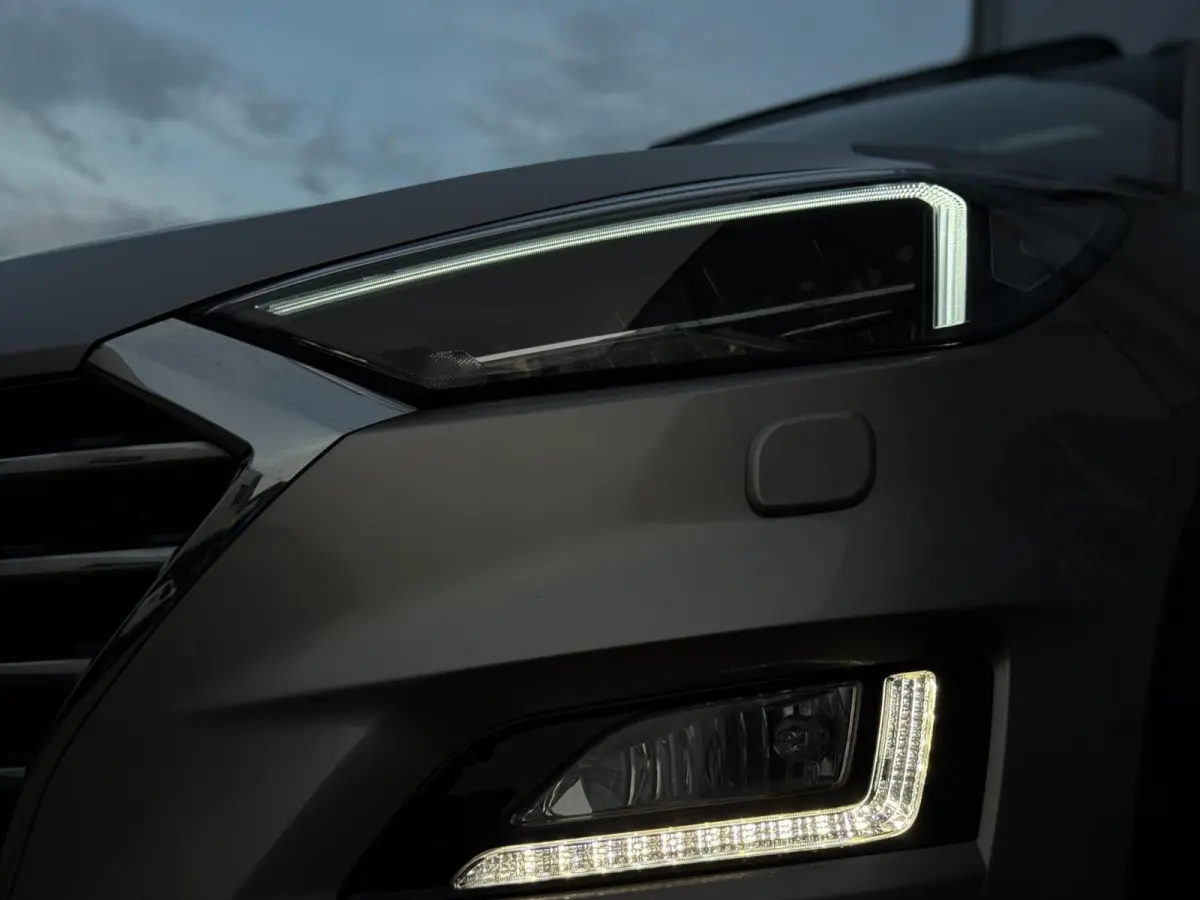 1.6 T-GDI PREMIUM / TREKHAAK / CARPLAY / PANO / 360 CAMERA / DODEHOEK / STOELVERKOELING + VERW / ELEK STOELEN /