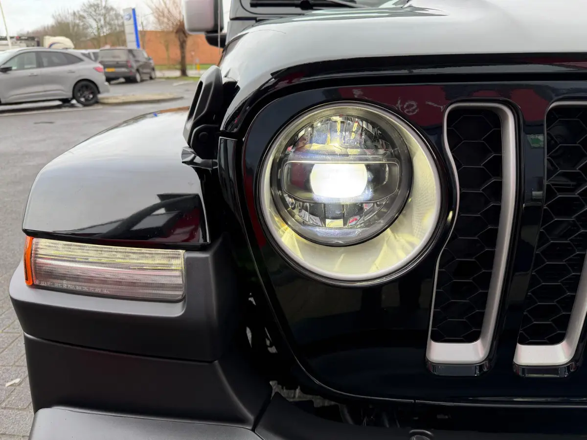 4xe 380 Sahara 2.0 4xe Plug-in Hybrid Sahara