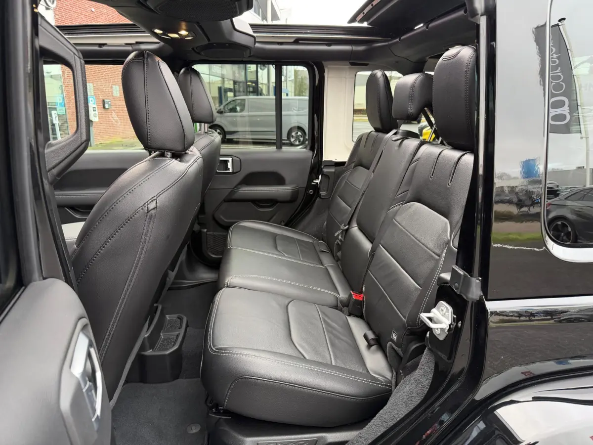 4xe 380 Sahara 2.0 4xe Plug-in Hybrid Sahara
