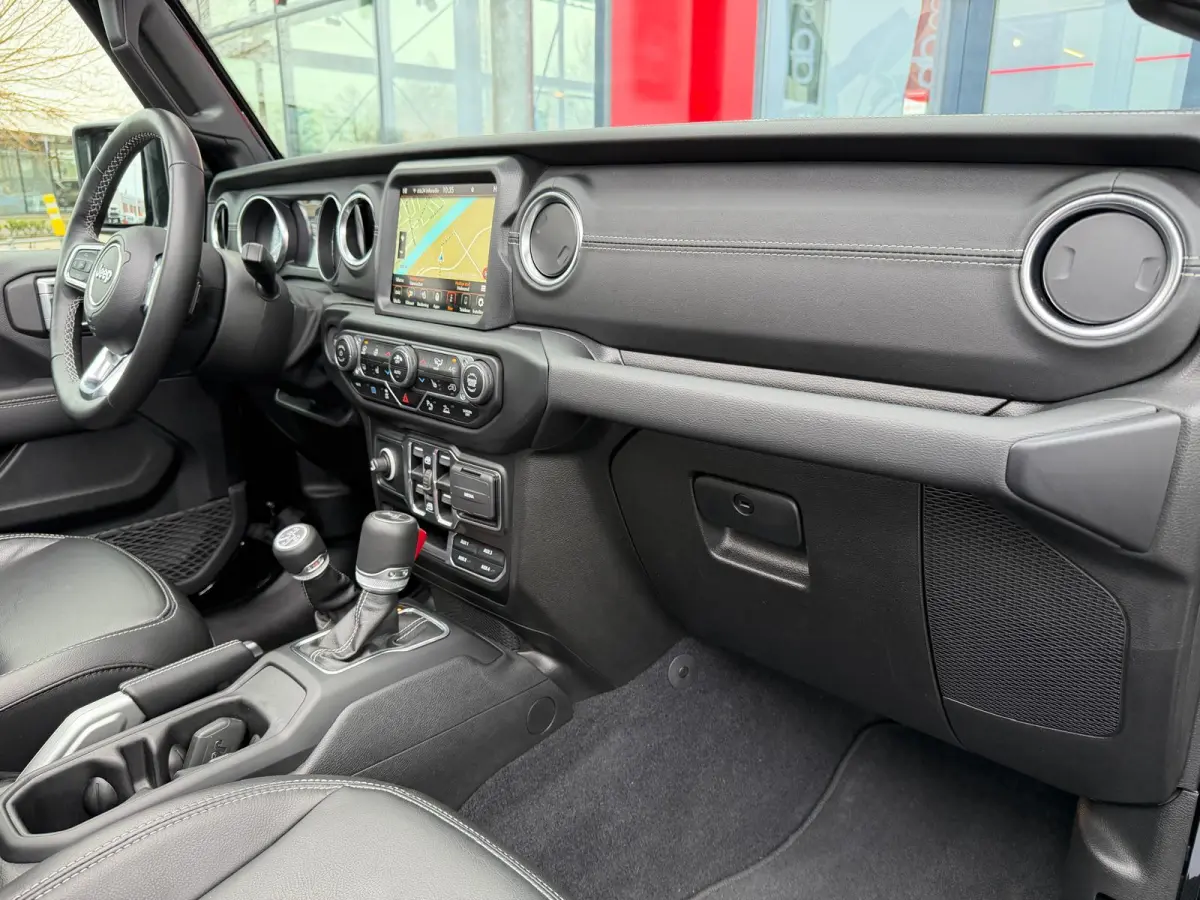 4xe 380 Sahara 2.0 4xe Plug-in Hybrid Sahara