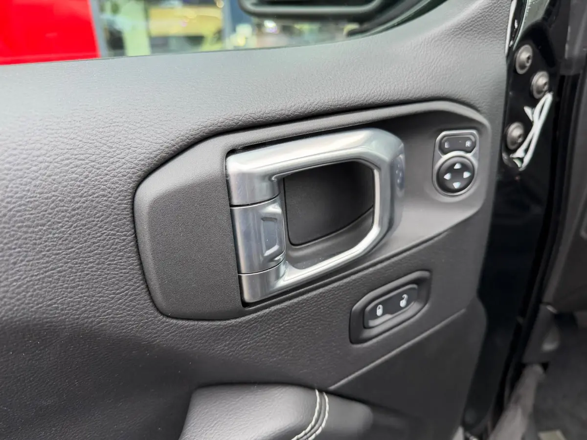 4xe 380 Sahara 2.0 4xe Plug-in Hybrid Sahara