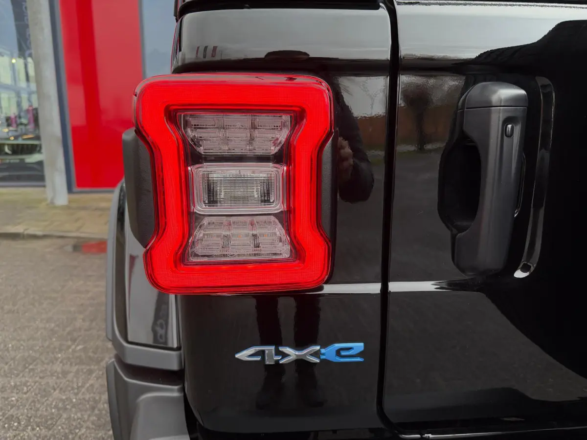 4xe 380 Sahara 2.0 4xe Plug-in Hybrid Sahara