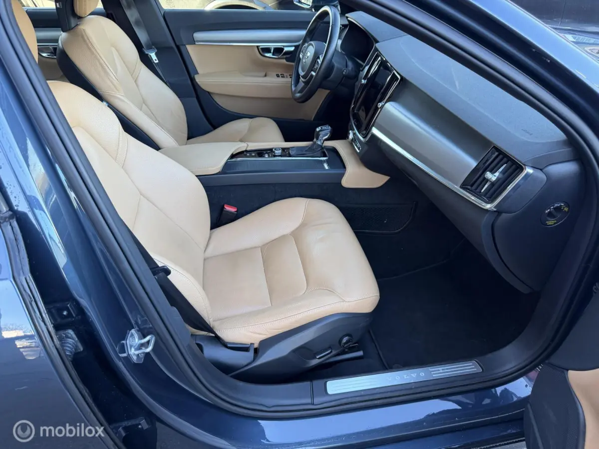 2.0 T4 Momentum Pro LEER/CARPLAY/TREKHAAK