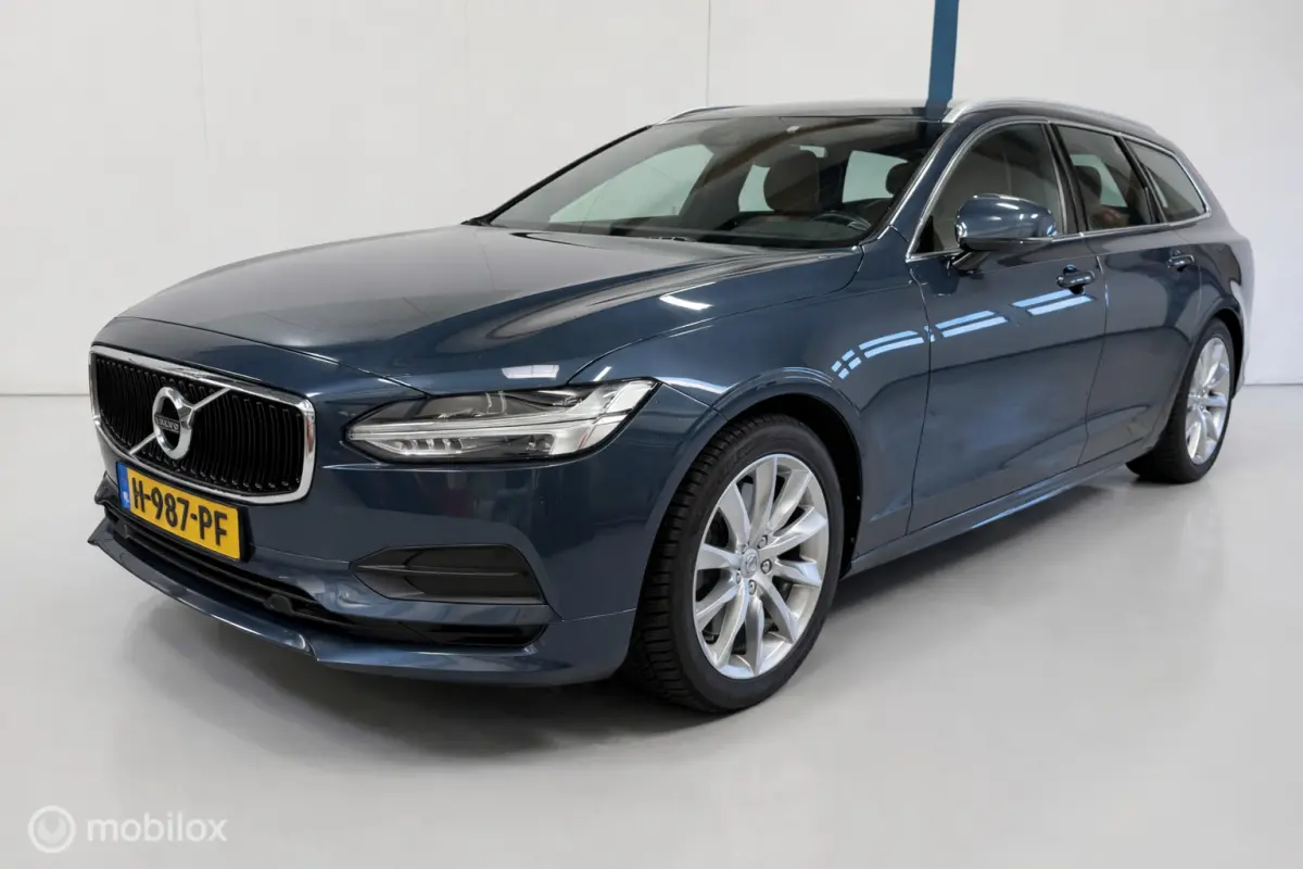 2.0 T4 Momentum Pro LEER/CARPLAY/TREKHAAK