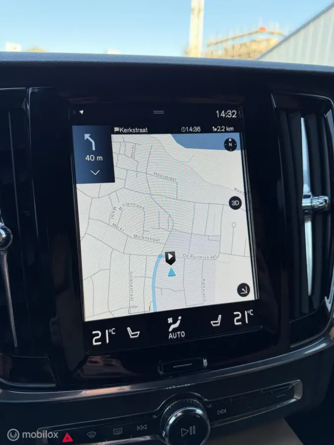 2.0 T4 Momentum Pro LEER/CARPLAY/TREKHAAK