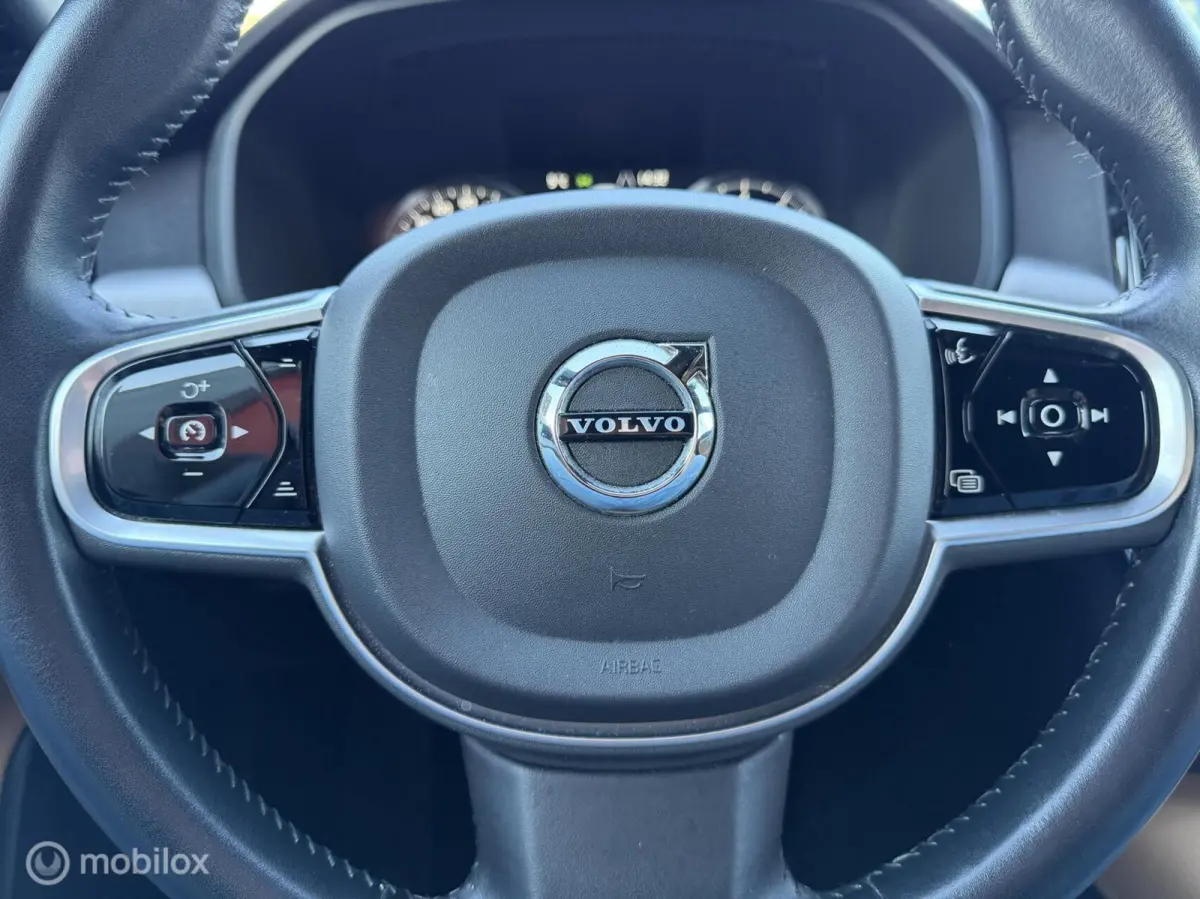 2.0 T4 Momentum Pro LEER/CARPLAY/TREKHAAK