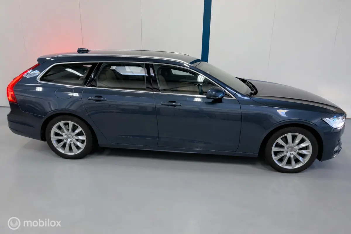 2.0 T4 Momentum Pro LEER/CARPLAY/TREKHAAK
