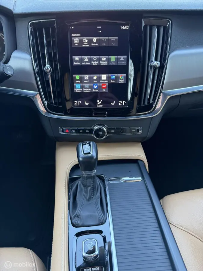 2.0 T4 Momentum Pro LEER/CARPLAY/TREKHAAK