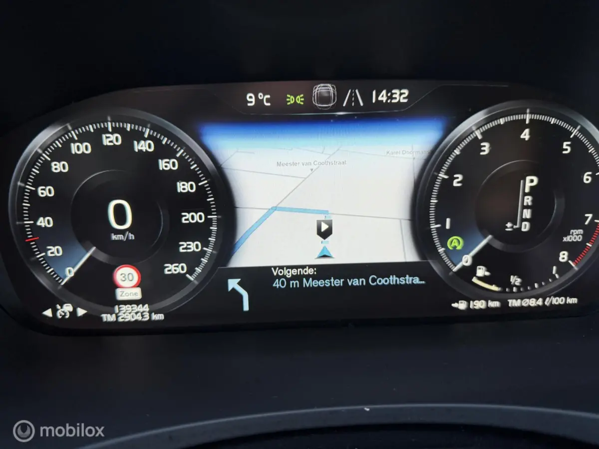 2.0 T4 Momentum Pro LEER/CARPLAY/TREKHAAK