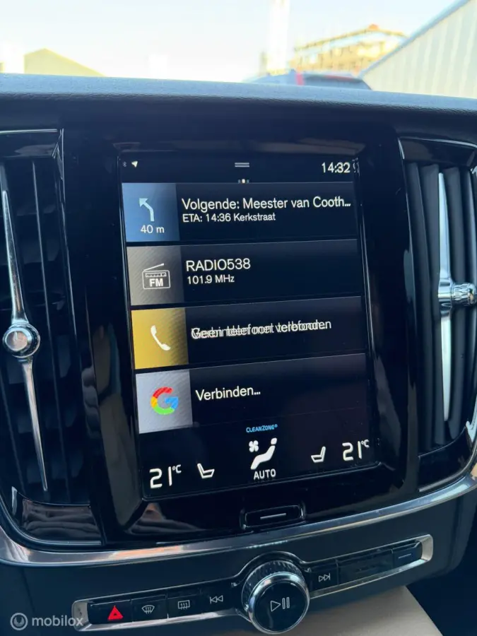 2.0 T4 Momentum Pro LEER/CARPLAY/TREKHAAK