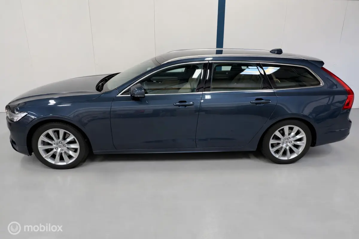 2.0 T4 Momentum Pro LEER/CARPLAY/TREKHAAK