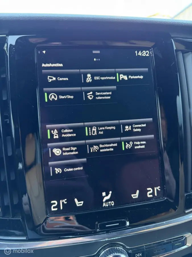 2.0 T4 Momentum Pro LEER/CARPLAY/TREKHAAK