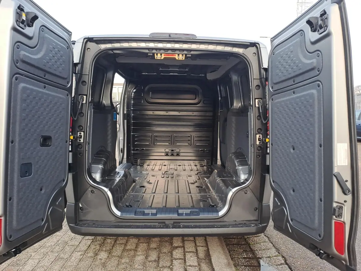 L2H1 Elite Executive 71.2 kWh | Nieuw te bestellen! | 416 Km bereik |  Laadcapaciteit 4.4 m³ | 360° Camera | Accessoirecheque t.w.v. €2500!