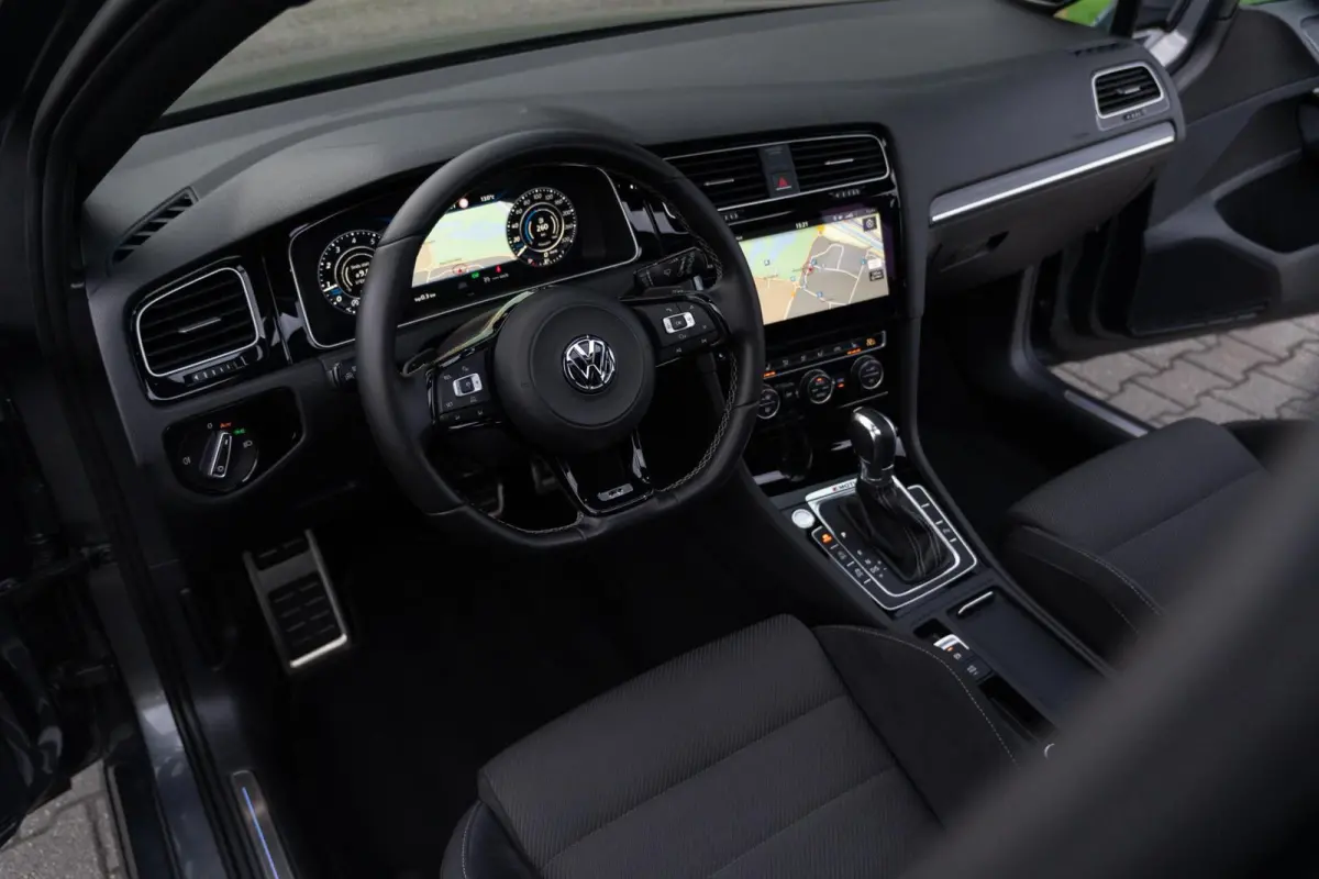 7.5 2.0 TSI 4Motion R 310PK DSG-7|Panoramadak|DynAudio|Discover Pro|Alcantara|Pretoria|CarPlay|ACC|Virtual|Indium Grey|Dealer onderhouden