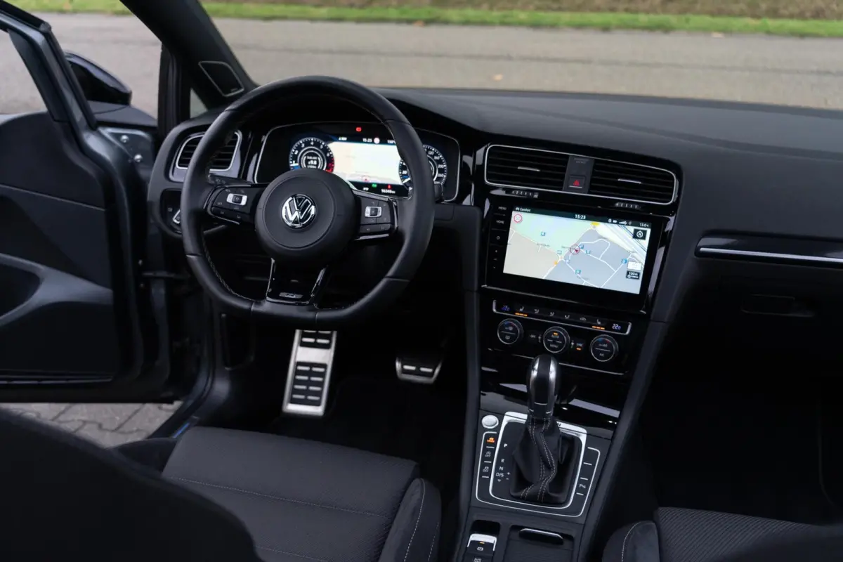 7.5 2.0 TSI 4Motion R 310PK DSG-7|Panoramadak|DynAudio|Discover Pro|Alcantara|Pretoria|CarPlay|ACC|Virtual|Indium Grey|Dealer onderhouden