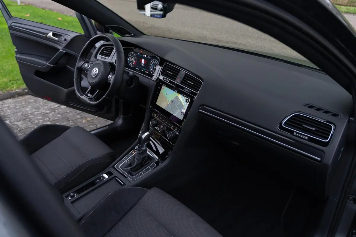 7.5 2.0 TSI 4Motion R 310PK DSG-7|Panoramadak|DynAudio|Discover Pro|Alcantara|Pretoria|CarPlay|ACC|Virtual|Indium Grey|Dealer onderhouden