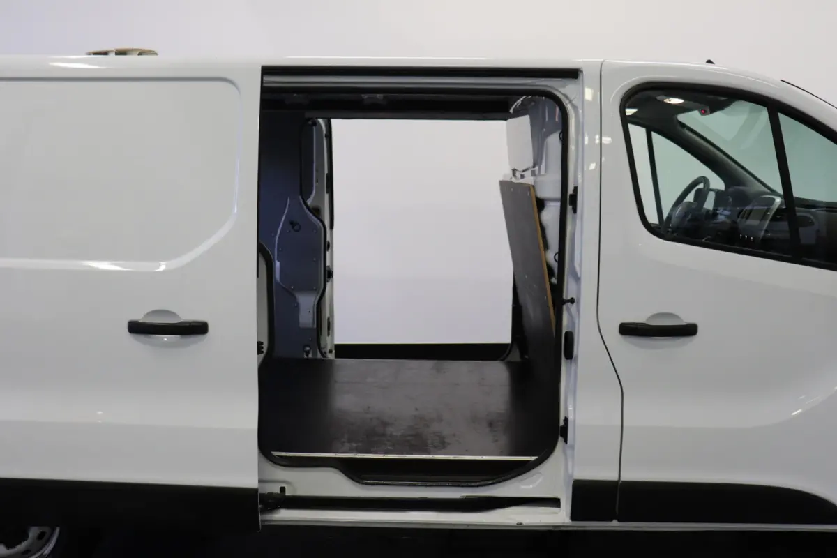 2.0 dCi 145PK L2 Automaat EURO 6 - Airco - Cruise - Trekhaak - €14.900,- Excl.