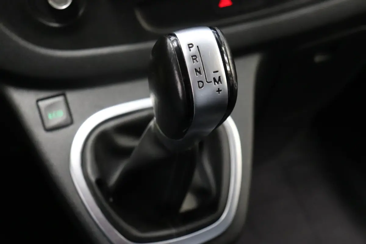 2.0 dCi 145PK L2 Automaat EURO 6 - Airco - Cruise - Trekhaak - €14.900,- Excl.