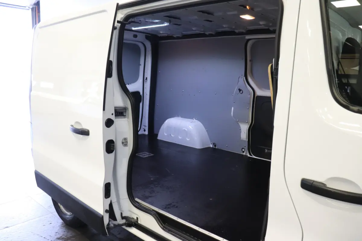 2.0 dCi 145PK L2 Automaat EURO 6 - Airco - Cruise - Trekhaak - €14.900,- Excl.