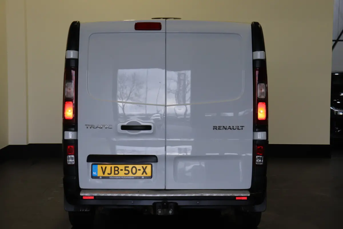 2.0 dCi 145PK L2 Automaat EURO 6 - Airco - Cruise - Trekhaak - €14.900,- Excl.