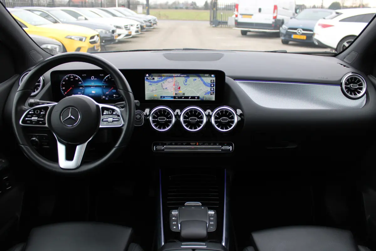 250e Premium Plus PANORAMADAK LEDER MEMORY DISTRONIC SFEER CARPLAY CAMERA KEY-LESS GO