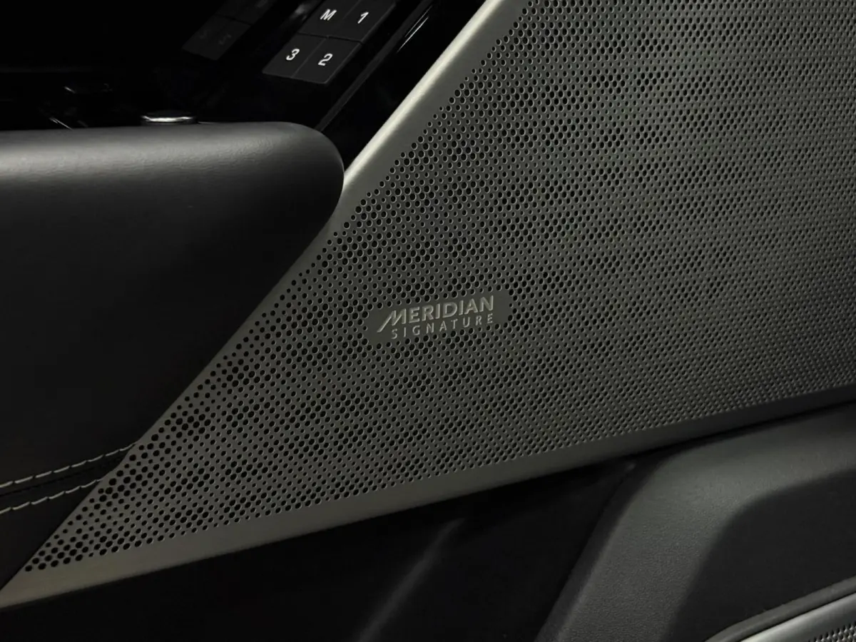 3.0 V6 SC AWD R-Dynamic HSE