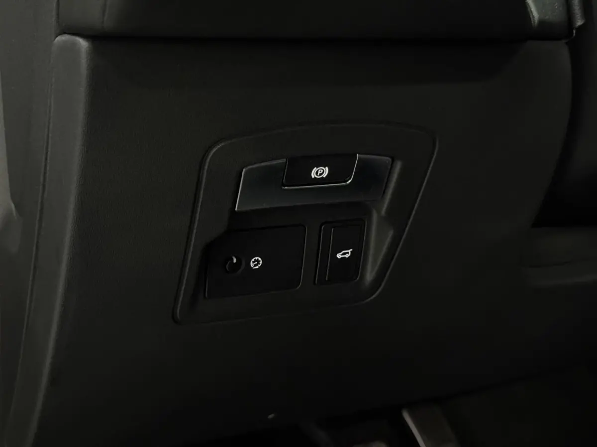 3.0 V6 SC AWD R-Dynamic HSE