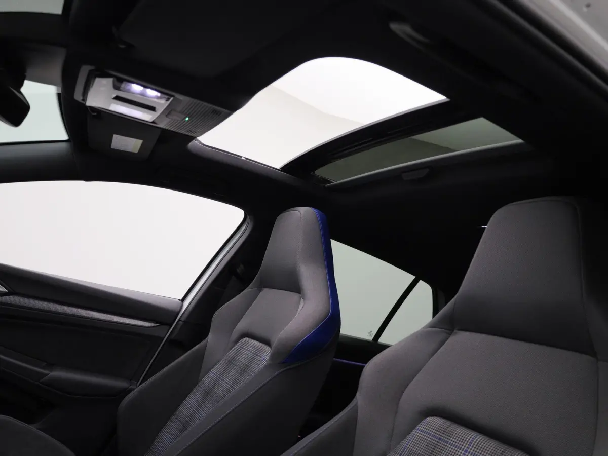 1.5 eHybrid GTE 272 PK | DEMO | PANORAMADAK | 360 CAMERA | HEAD-UP | SFEERVERLICHTING | STOELVERWARMING | STUURVERWARMING | IQ LIGHT | APPLE CARPLAY - ANDROID AUTO | DIGITALE COCKPIT PRO | K