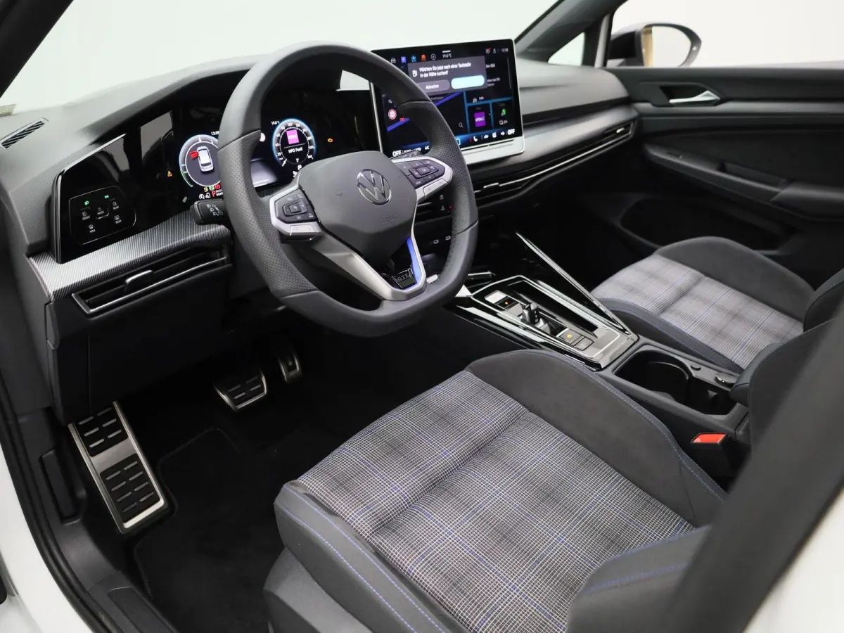 1.5 eHybrid GTE 272 PK | DEMO | PANORAMADAK | 360 CAMERA | HEAD-UP | SFEERVERLICHTING | STOELVERWARMING | STUURVERWARMING | IQ LIGHT | APPLE CARPLAY - ANDROID AUTO | DIGITALE COCKPIT PRO | K