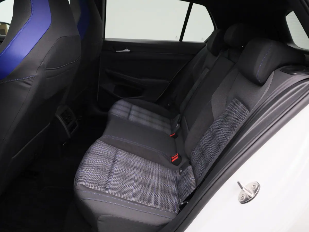 1.5 eHybrid GTE 272 PK | DEMO | PANORAMADAK | 360 CAMERA | HEAD-UP | SFEERVERLICHTING | STOELVERWARMING | STUURVERWARMING | IQ LIGHT | APPLE CARPLAY - ANDROID AUTO | DIGITALE COCKPIT PRO | K