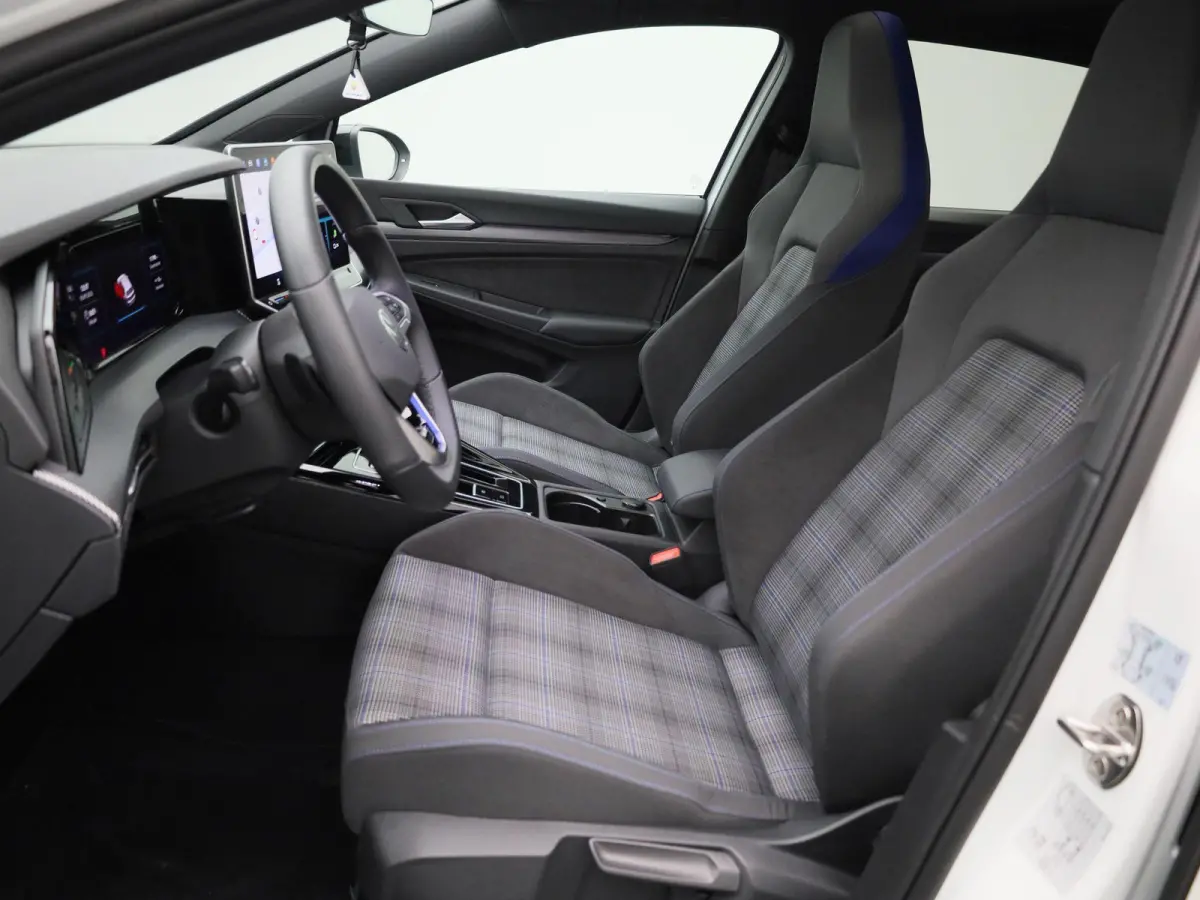1.5 eHybrid GTE 272 PK | DEMO | PANORAMADAK | 360 CAMERA | HEAD-UP | SFEERVERLICHTING | STOELVERWARMING | STUURVERWARMING | IQ LIGHT | APPLE CARPLAY - ANDROID AUTO | DIGITALE COCKPIT PRO | K