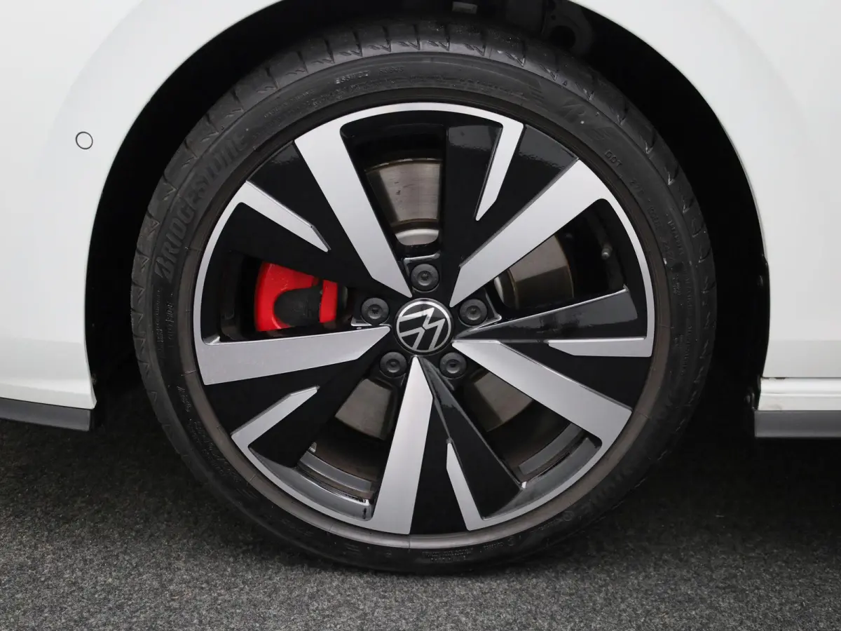 1.5 eHybrid GTE 272 PK | DEMO | PANORAMADAK | 360 CAMERA | HEAD-UP | SFEERVERLICHTING | STOELVERWARMING | STUURVERWARMING | IQ LIGHT | APPLE CARPLAY - ANDROID AUTO | DIGITALE COCKPIT PRO | K