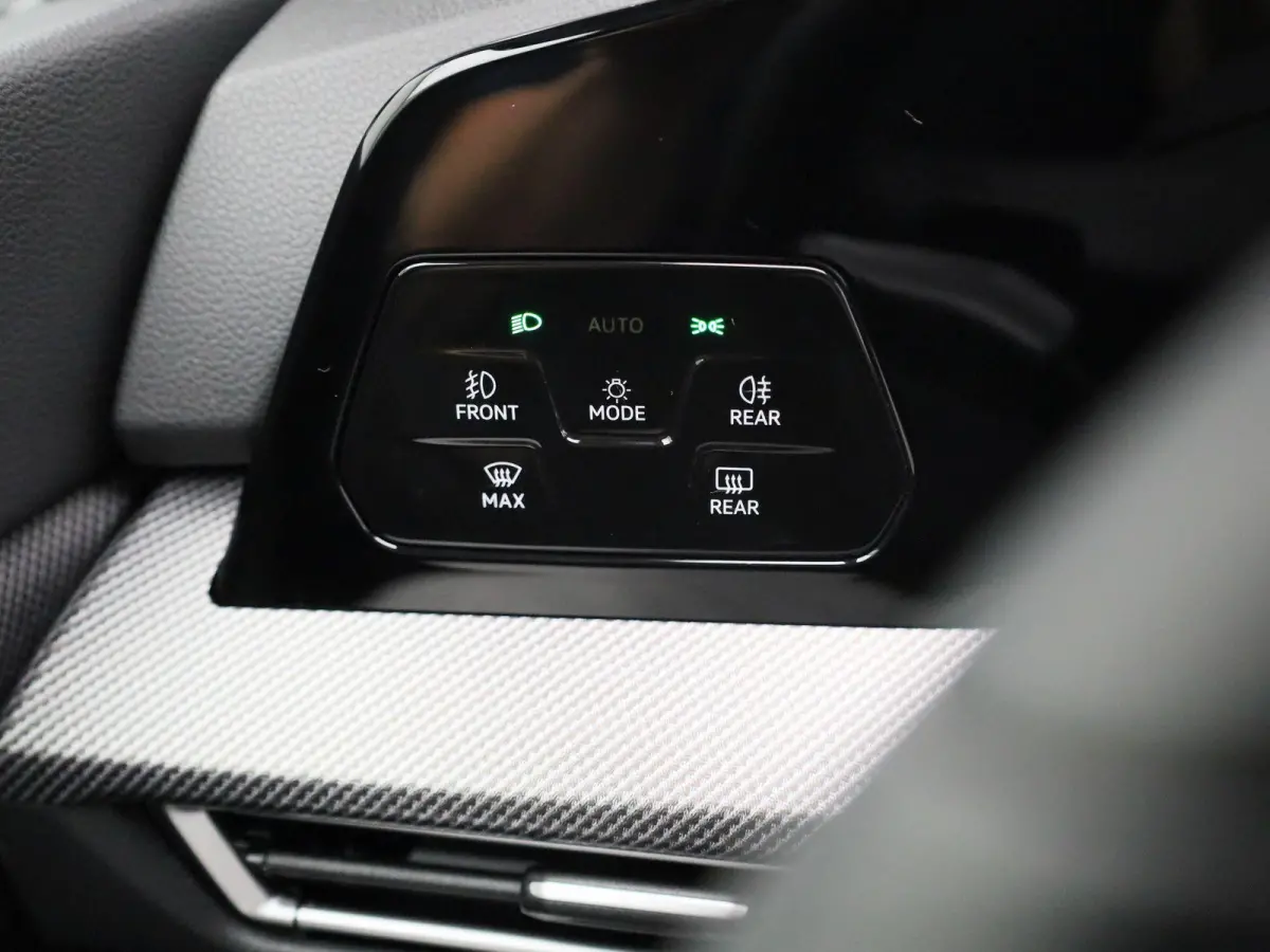 1.5 eHybrid GTE 272 PK | DEMO | PANORAMADAK | 360 CAMERA | HEAD-UP | SFEERVERLICHTING | STOELVERWARMING | STUURVERWARMING | IQ LIGHT | APPLE CARPLAY - ANDROID AUTO | DIGITALE COCKPIT PRO | K