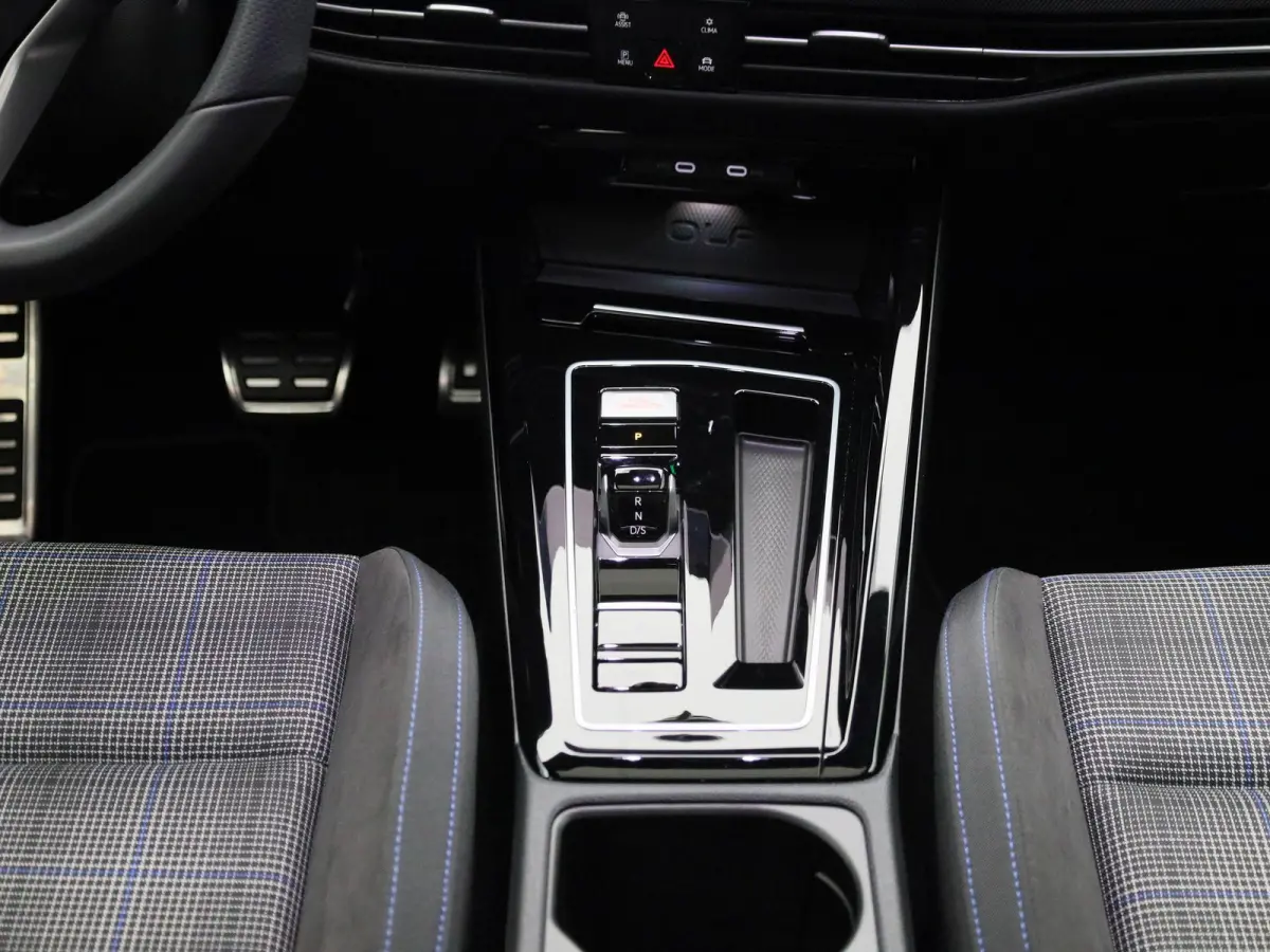 1.5 eHybrid GTE 272 PK | DEMO | PANORAMADAK | 360 CAMERA | HEAD-UP | SFEERVERLICHTING | STOELVERWARMING | STUURVERWARMING | IQ LIGHT | APPLE CARPLAY - ANDROID AUTO | DIGITALE COCKPIT PRO | K