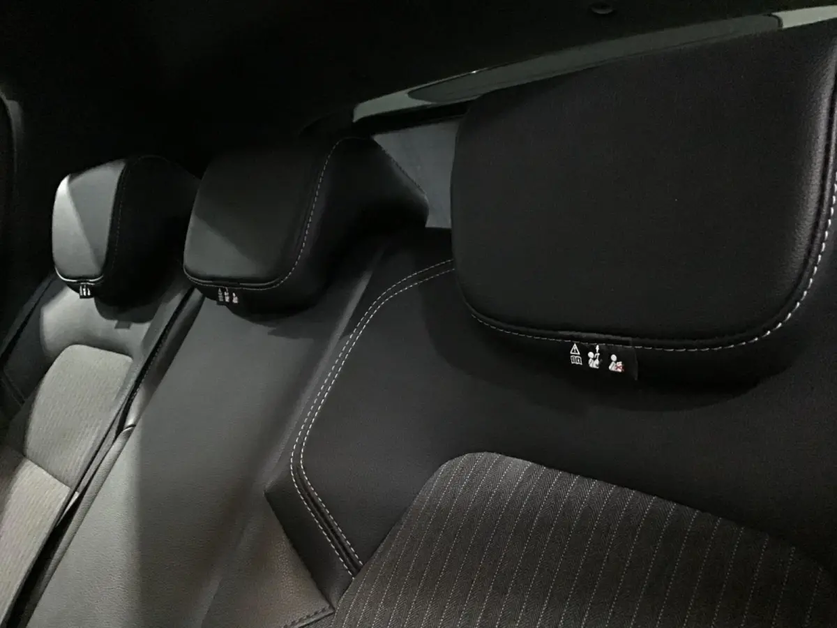 1.0 TCe Intens l Dealer Onderh. l New Apk + Kln Brt + Remmen I Navi I Carplay l Digital Dash l 6 Bak l Clima l Cruise