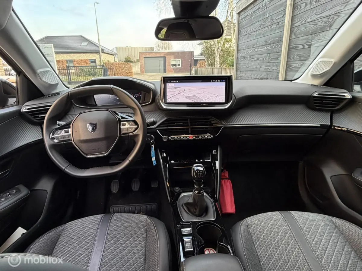 1.2 PureTech 100 Style 100 PK Clima / FM nav / LM / camera / 20.608 KM!!!