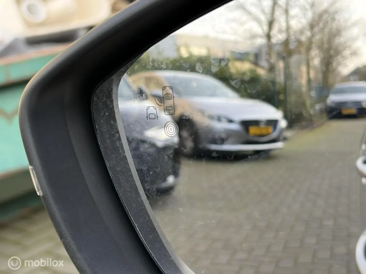 1.2 PureTech 100 Style 100 PK Clima / FM nav / LM / camera / 20.608 KM!!!