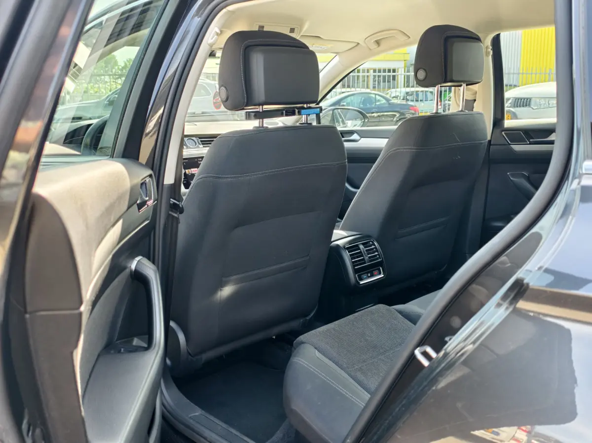 1.6 TDI Comfortline Business // AIRCO / CRUISE / AUTOMAAT / NAP