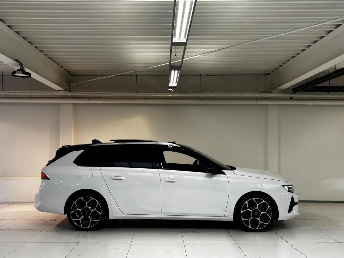 1.6 Hybrid Level 4 Automaat | Panoramadak | AGR | Stoelverwarming | 360 camera |