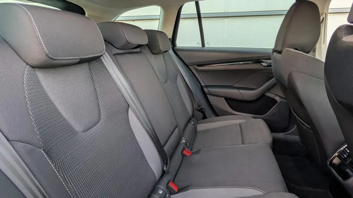 1.0 e-TSI 110pk DSG Business Edition | Navigatie | Elektrische Achterklep