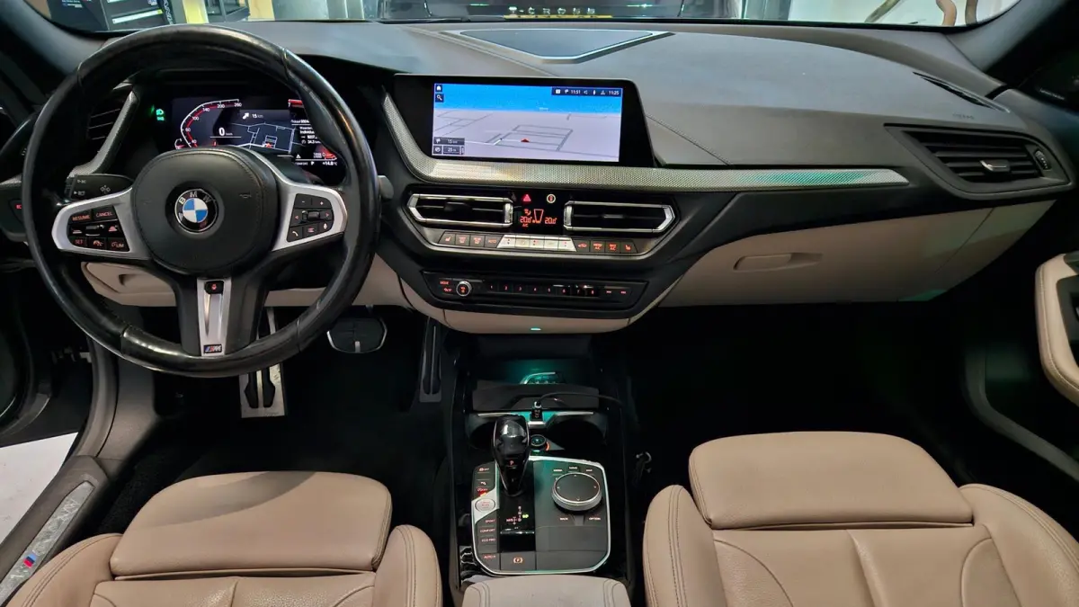 220i High Executive | M-pakket | Pano | Head-Up | Harman Kardon | Camera