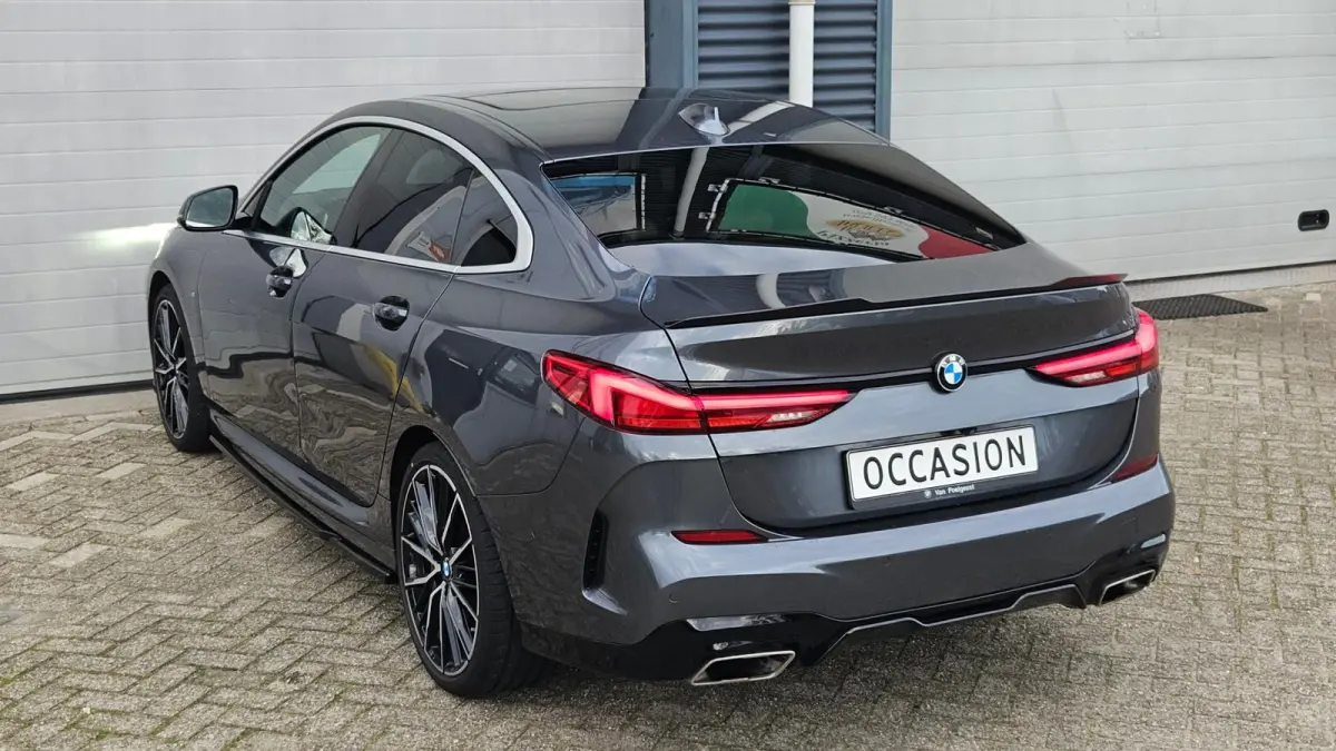 220i High Executive | M-pakket | Pano | Head-Up | Harman Kardon | Camera