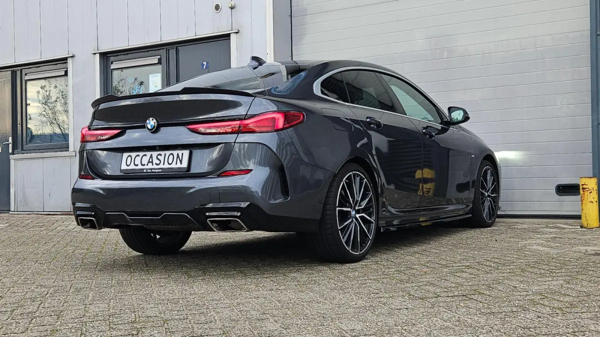 220i High Executive | M-pakket | Pano | Head-Up | Harman Kardon | Camera